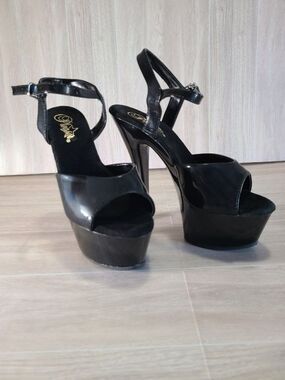 Pleaser KISS209 Black Patent Platform High Heels Women Size 7 Ankle Strap Pole